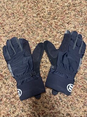 Novara Black and Gray Insulated Gloves